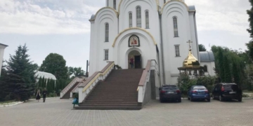 Забрали землю в релігійної громади