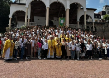 Проща у Зарваниці