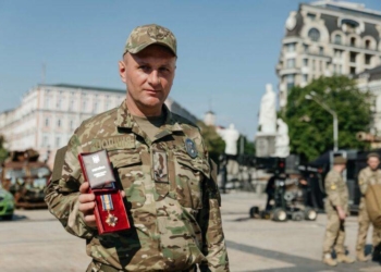 Президент нагородив військового