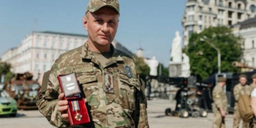 Президент нагородив військового