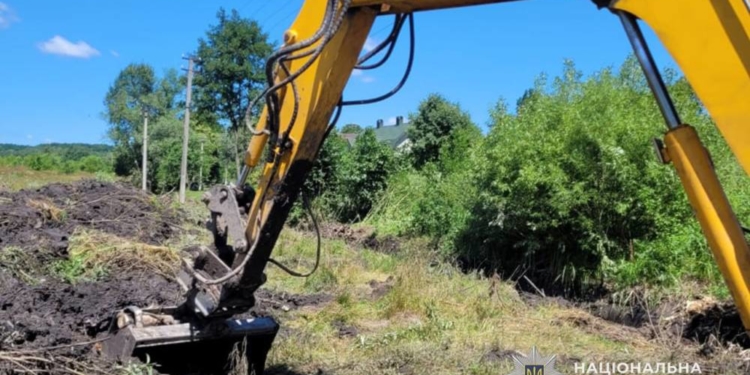 Незаконне розчищення річки