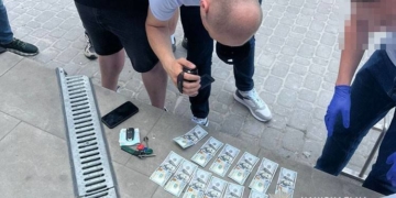 Поліція затримала хабарника