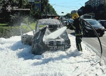 В Тернополі згоріла автівка