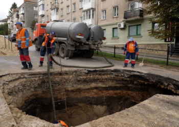 авaрія кaнaлізaційного колекторa нa Руській в Тернополі