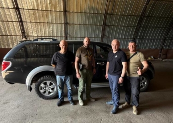 автомобіль та квадрокоптери