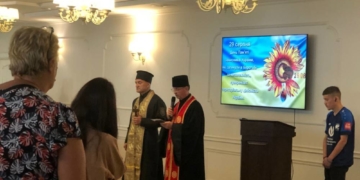 Мати загиблого Героя одержала нагороду сина