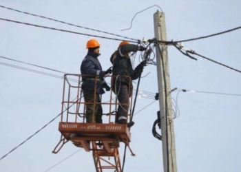 Негода повалила лінії електропередач