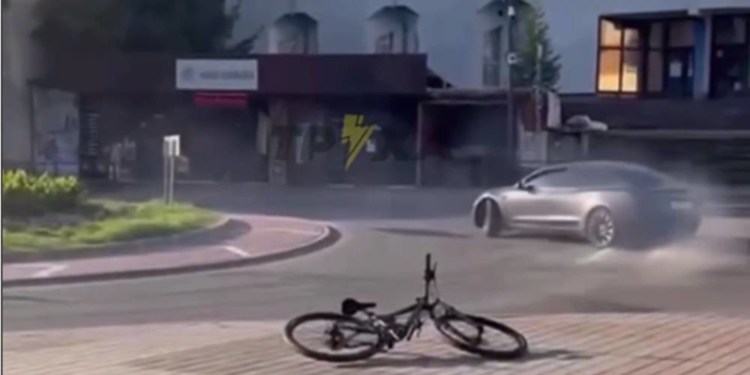 Водій у центрі Тернополя налякав перехожих