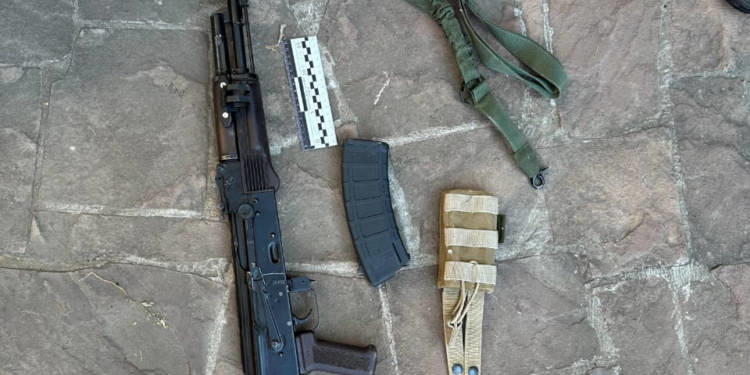 У Бучачі чоловік незаконно зберігав автомат