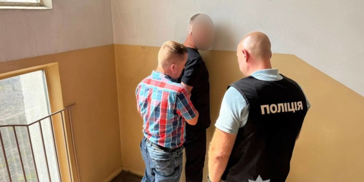 Поліція затримала хабарника