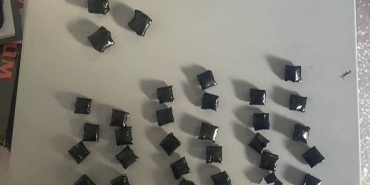 Поліція затримала наркоторговців