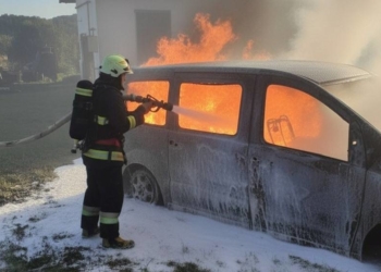 Вщент згоріла автівка