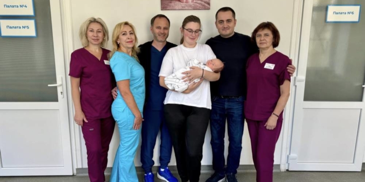 Прооперували важкохворе немовля