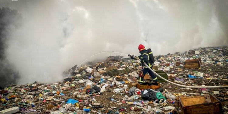 В громаді на Тернопільщині спалахнуло стихійне сміттєзвалище