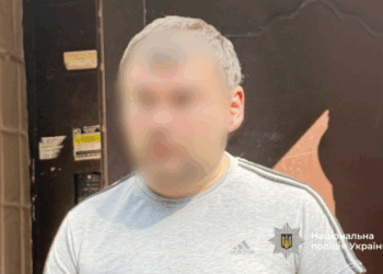 Чоловік побив комунальників