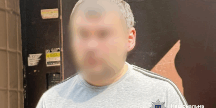 Чоловік побив комунальників