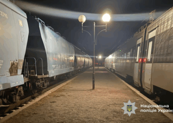 Поїзд збив чоловіка