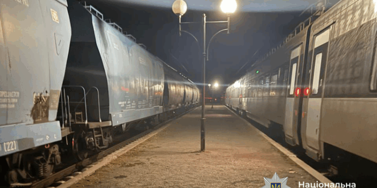 Поїзд збив чоловіка