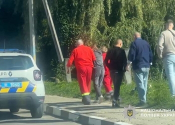 Поліцейський врятував жінку