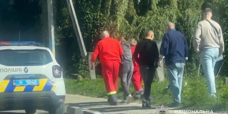 Поліцейський врятував жінку