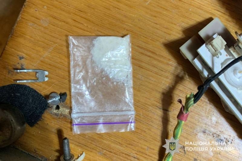 У Тернополі затримали 43-річного чоловіка, який збував особливо небезпечні психотропи
