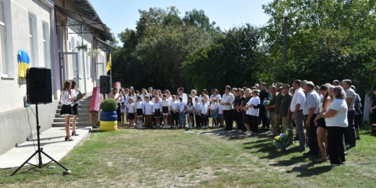 На фасаді Плебанівської школи відкрили меморіальну дошку Валерію Штику