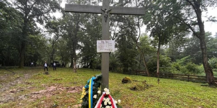 Перепоховання у Пужниках