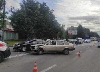 зіткнулися чотири автомобілі