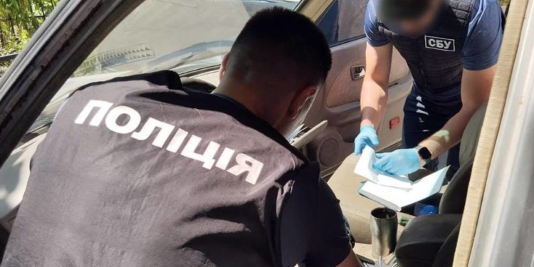 Правоохоронці викрили схему переправляння чоловіків за кордон