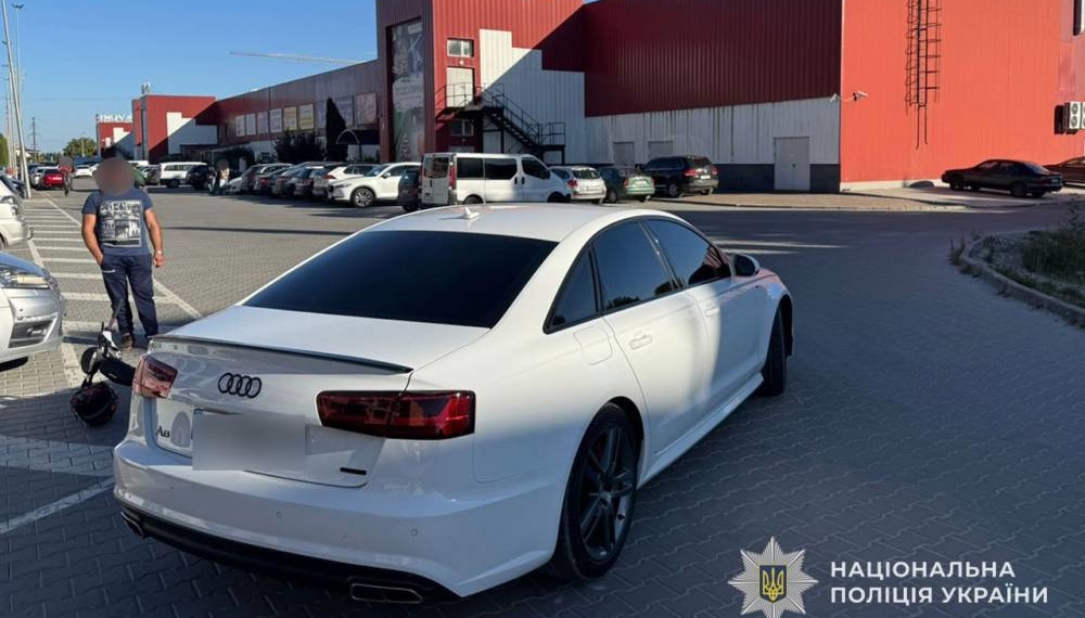 У Тернополі водійка Audi A6 травмувала підлітка на самокаті