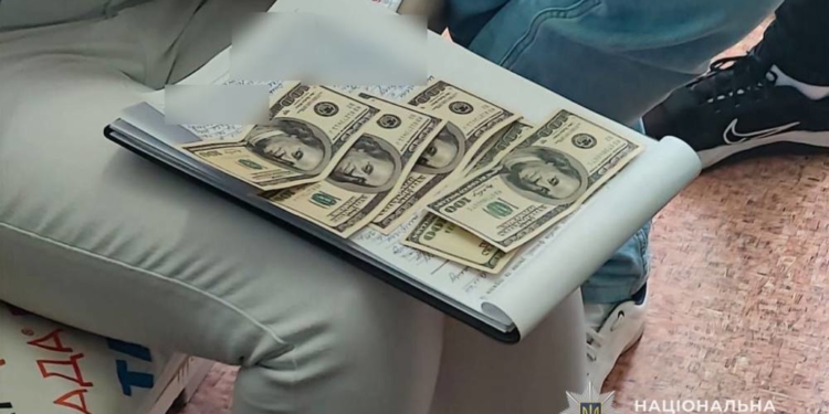 Поліція затримала хабарника