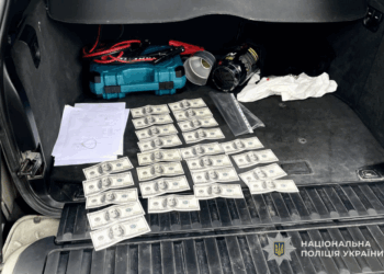 Поліція затримала хабарників
