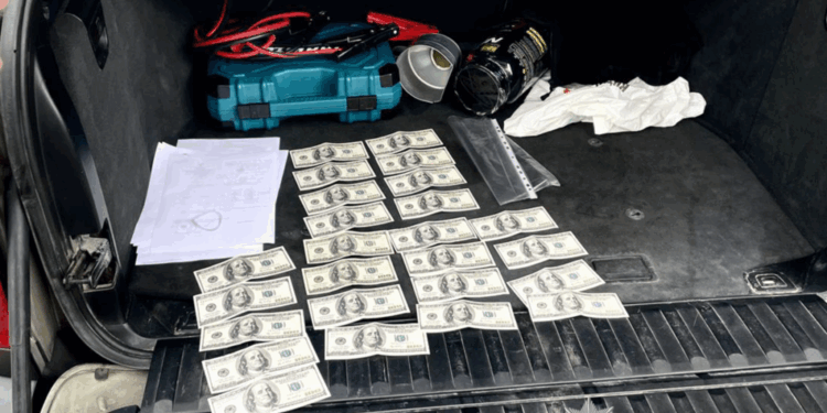 Поліція затримала хабарників