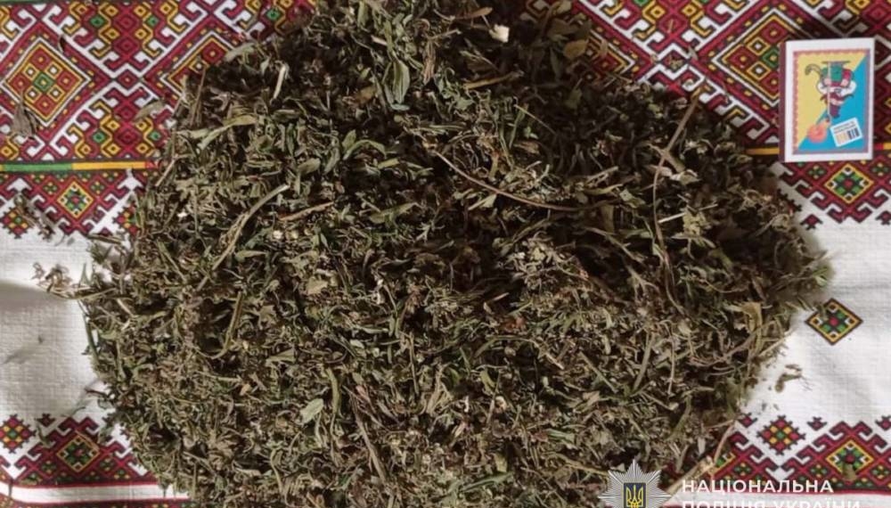 На Лановеччині правоохоронці викрили 25-річного наркоторговця