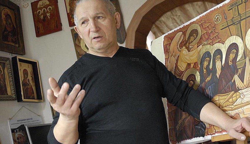 Іконописець із Тернопільщини, який пройшов пекло війни, творить ікони з уламків війни