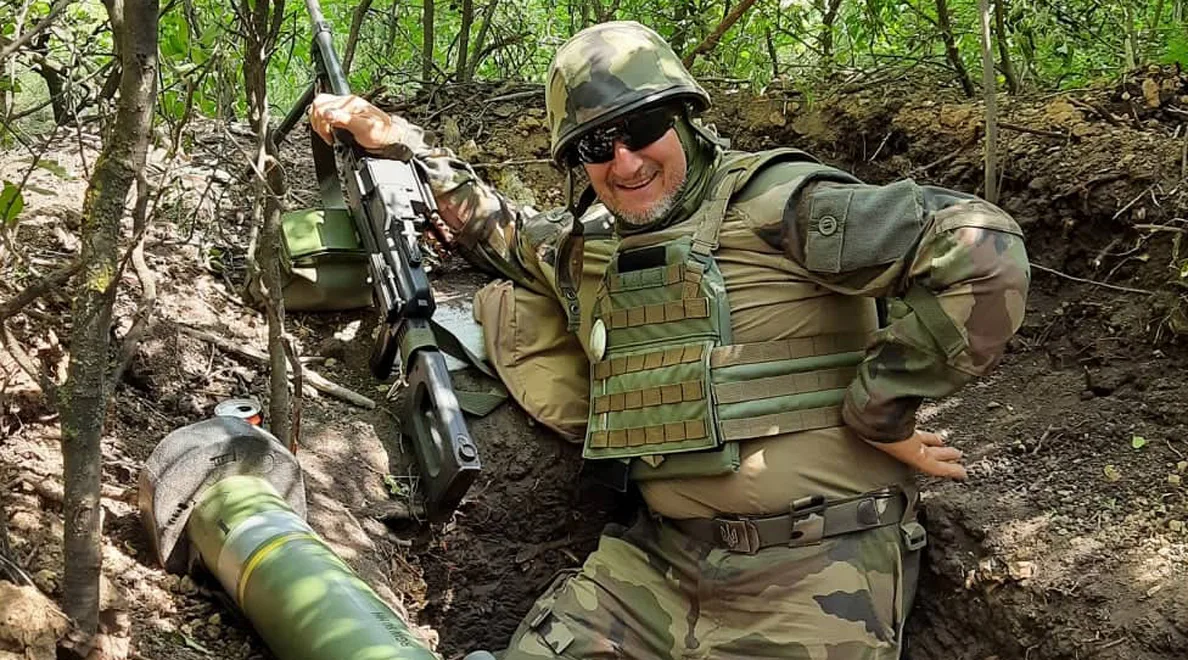 Іконописець із Тернопільщини, який пройшов пекло війни, творить ікони з уламків війни