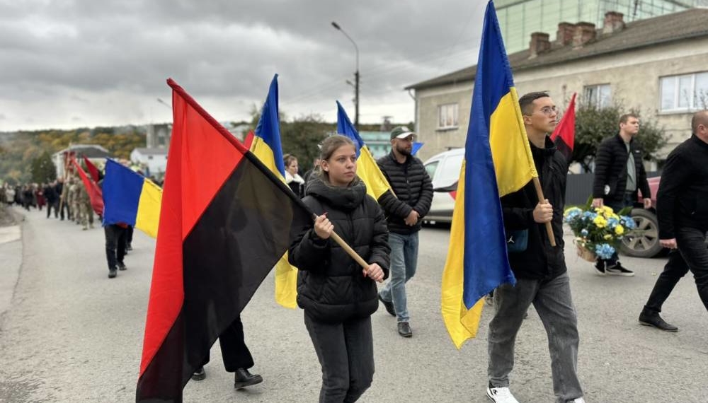 Великоберезовицька громада на Тернопільщині попрощалася з молодшим сержантом Іваном Ляхом