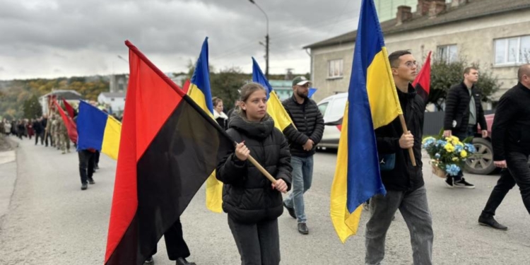 Великоберезовицька громада на Тернопільщині попрощалася з молодшим сержантом Іваном Ляхом