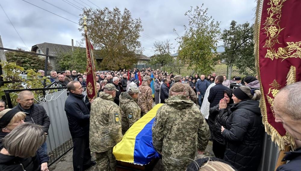 Великоберезовицька громада на Тернопільщині попрощалася з молодшим сержантом Іваном Ляхом