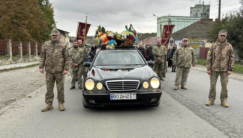 Великоберезовицька громада на Тернопільщині попрощалася з молодшим сержантом Іваном Ляхом