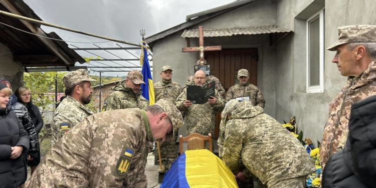 Великоберезовицька громада на Тернопільщині попрощалася з молодшим сержантом Іваном Ляхом