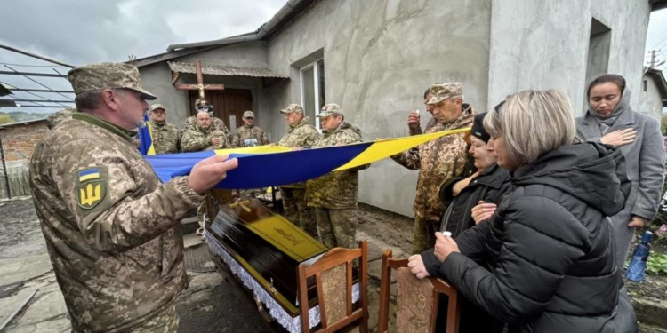 Великоберезовицька громада на Тернопільщині попрощалася з молодшим сержантом Іваном Ляхом