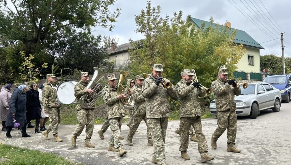 Великоберезовицька громада на Тернопільщині попрощалася з молодшим сержантом Іваном Ляхом