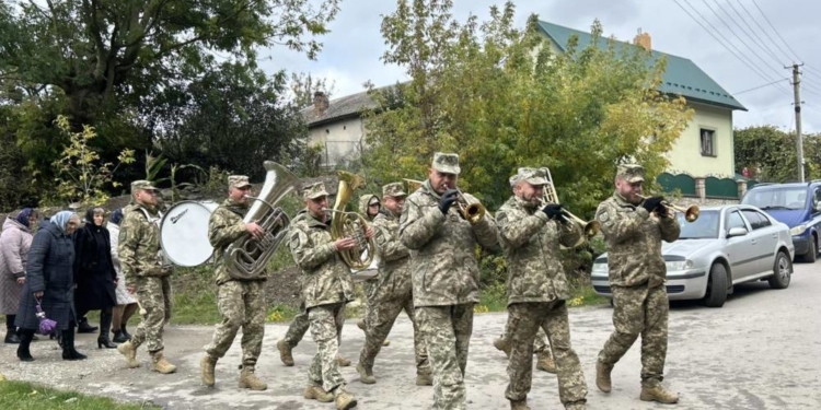 Великоберезовицька громада на Тернопільщині попрощалася з молодшим сержантом Іваном Ляхом