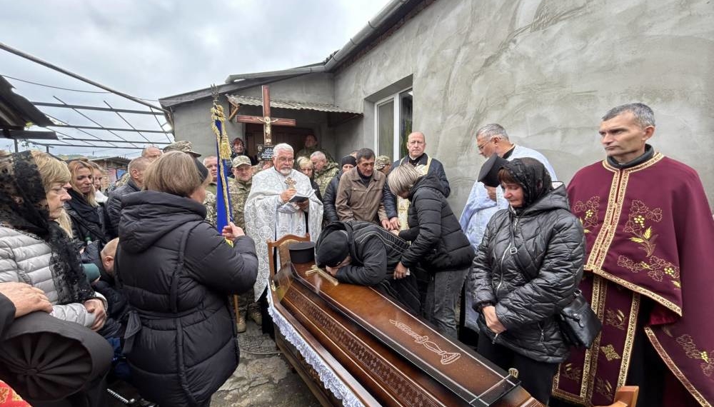 Великоберезовицька громада на Тернопільщині попрощалася з молодшим сержантом Іваном Ляхом