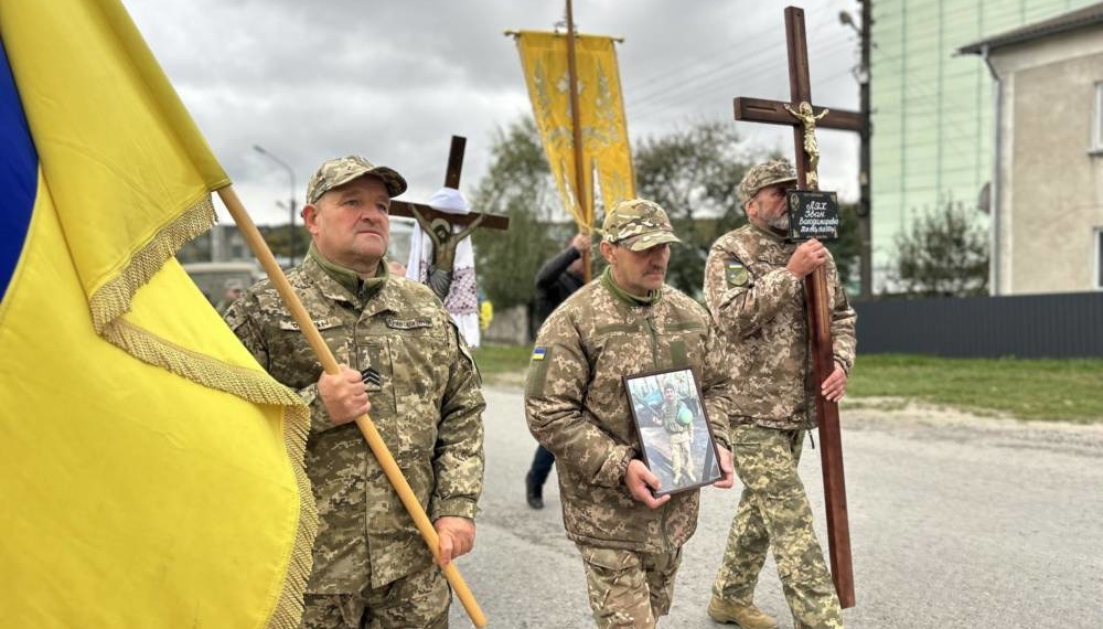 Великоберезовицька громада на Тернопільщині попрощалася з молодшим сержантом Іваном Ляхом