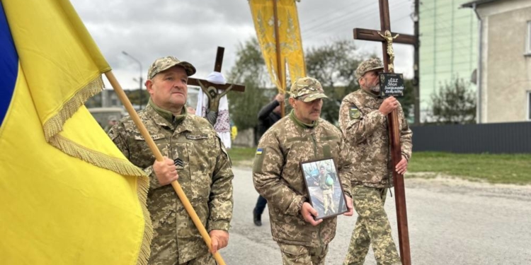 Великоберезовицька громада на Тернопільщині попрощалася з молодшим сержантом Іваном Ляхом