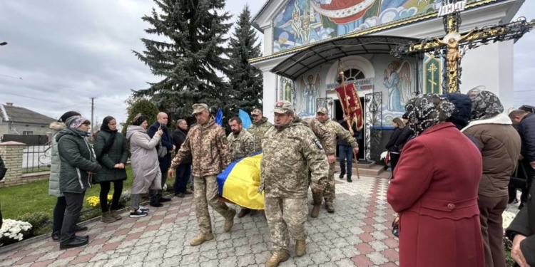 Великоберезовицька громада на Тернопільщині попрощалася з молодшим сержантом Іваном Ляхом