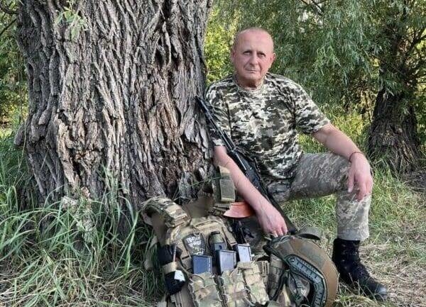 Депутат Тернопільської міськради отримав відзнаку МОУ “Воєнний хрест” на фронті