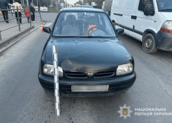 автомобіль збив 12-річну дівчинку